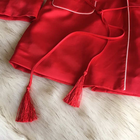NWOT VS CLASSIC SATIN ROBE/LOUNGING JACKET/LIPSTICK RED/LINED BELTED W/TASSELS - Picture 2 of 10
